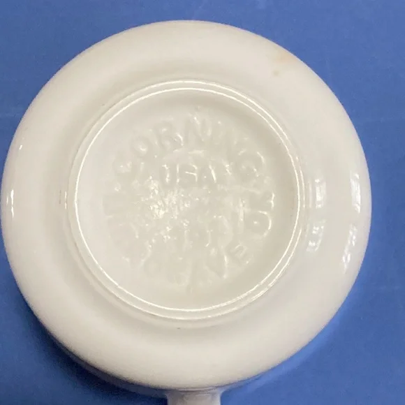 Vintage Corningware Coffee Tea Cups Mugs~Set of 4 ~ Apples and Cherries - Picture 3 of 5